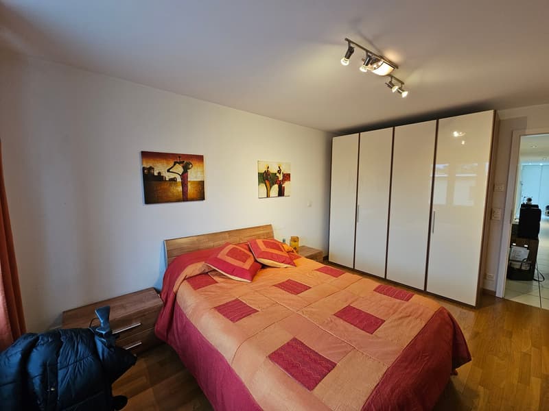 Peaceful living, close to the city in a 4-room apartment with balcony including 1 parking space in Binningen (3)