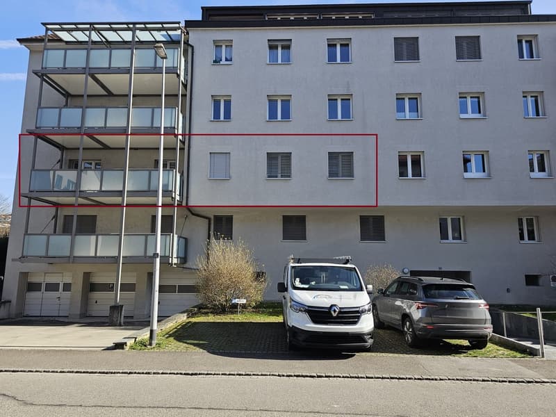 Peaceful living, close to the city in a 4-room apartment with balcony including 1 parking space in Binningen (1)