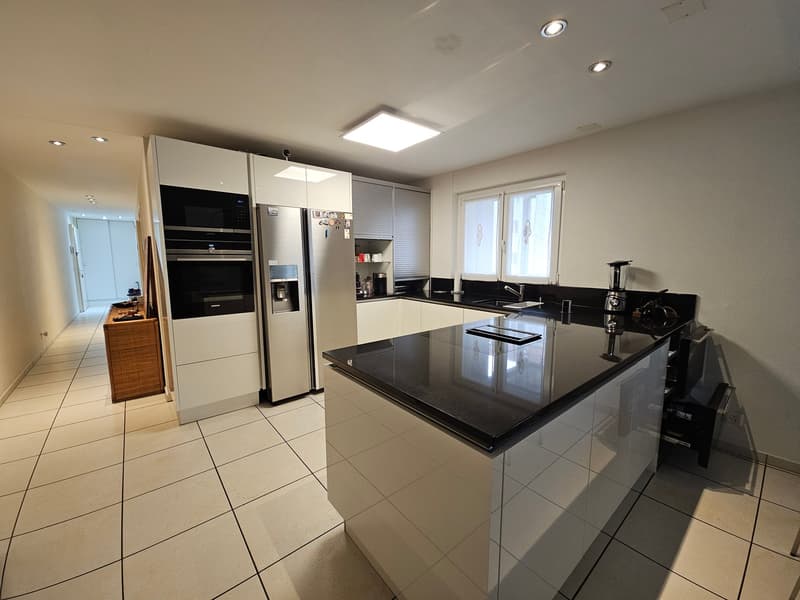 Peaceful living, close to the city in a 4-room apartment with balcony including 1 parking space in Binningen (9)