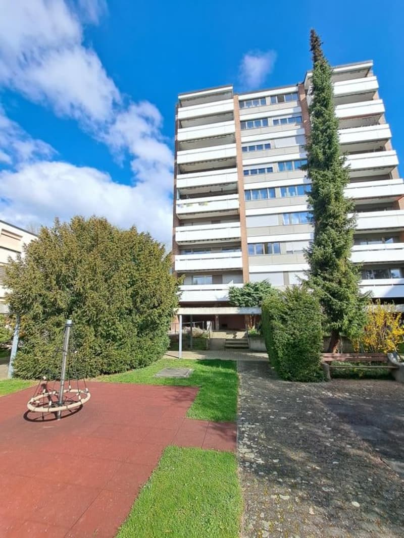 Charming 4.5-room apartment with balcony and beautiful view in Therwil (11)