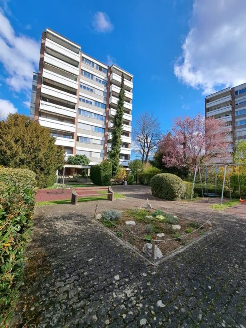Charming 4.5-room apartment with balcony and beautiful view in Therwil (15)