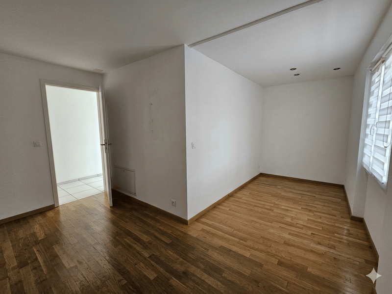 Ruhiges Wohnen, nah in der City in 4-Zimmer-Wohnung mit Balkon inkl. 1 Parkplatz  in Binningen (4)