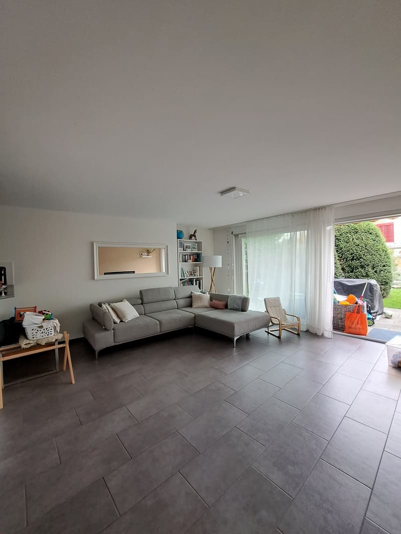 Appartement ensoleillé de 4,5 pièces au rez-de-chaussée à Ettingen – familial et calme (2)