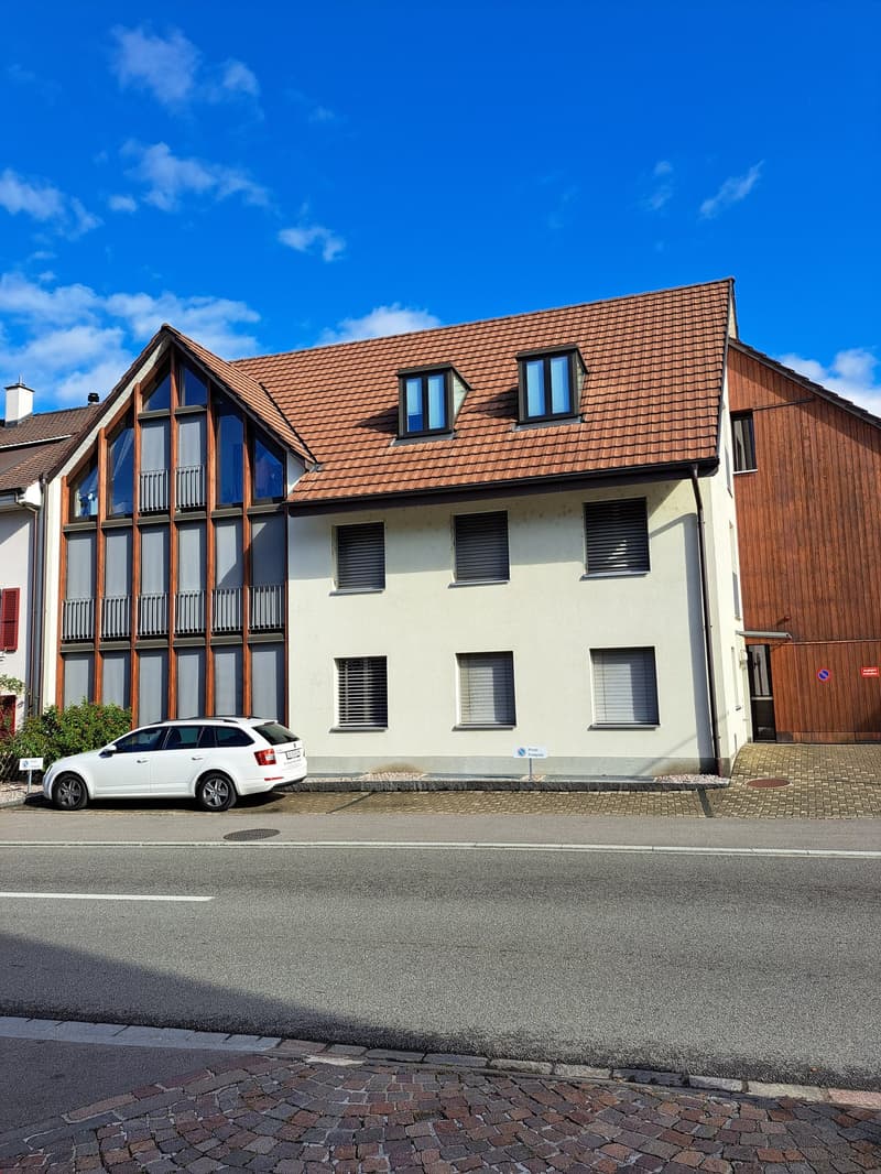 Appartement ensoleillé de 4,5 pièces au rez-de-chaussée à Ettingen – familial et calme (1)