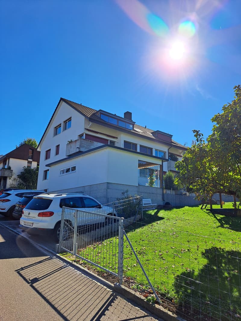 Moderne und grosszügige 2.5-Zimmerwohnung mit Weitsicht (9)