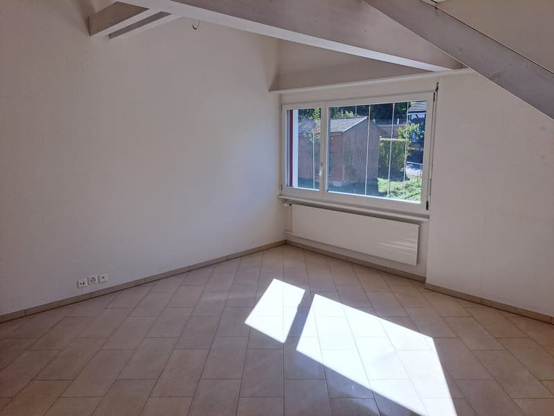 Moderne und grosszügige 2.5-Zimmerwohnung mit Weitsicht (4)