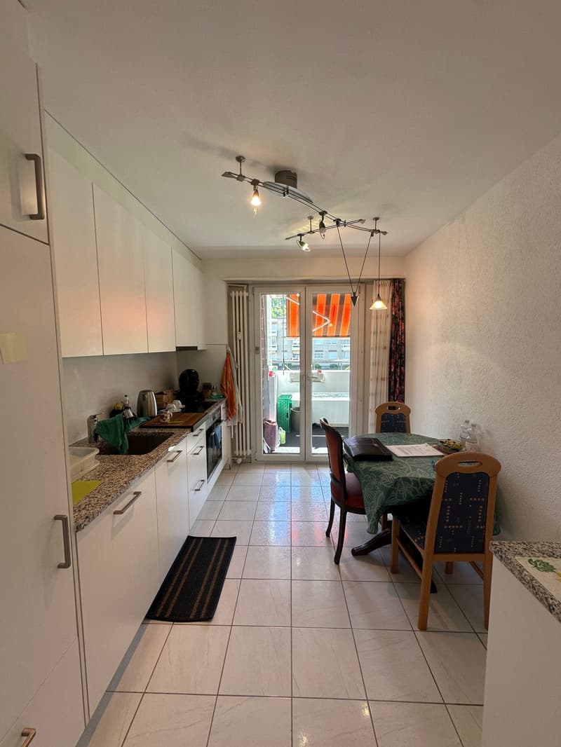 Helle 4-Zimmer-Wohnung mit Balkon an ruhiger Lage in Therwil (8)