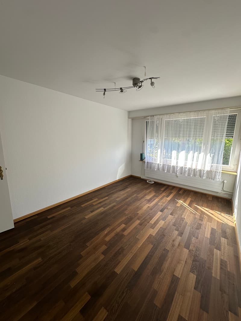 Helle 4-Zimmer-Wohnung mit Balkon an ruhiger Lage in Therwil (4)