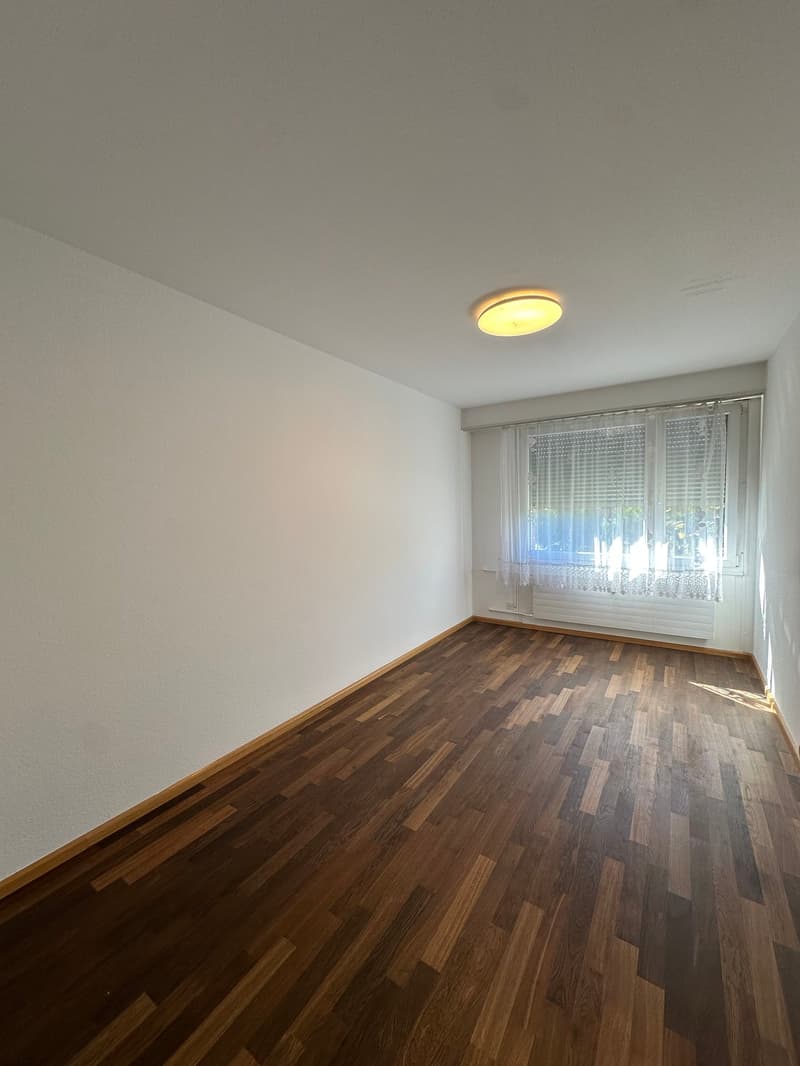 Helle 4-Zimmer-Wohnung mit Balkon an ruhiger Lage in Therwil (3)