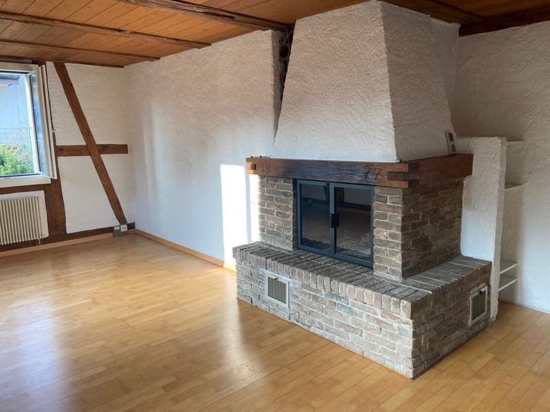 Charmante 2.5-Zimmer-Altbauwohnung mit Terrasse in Subingen (4)