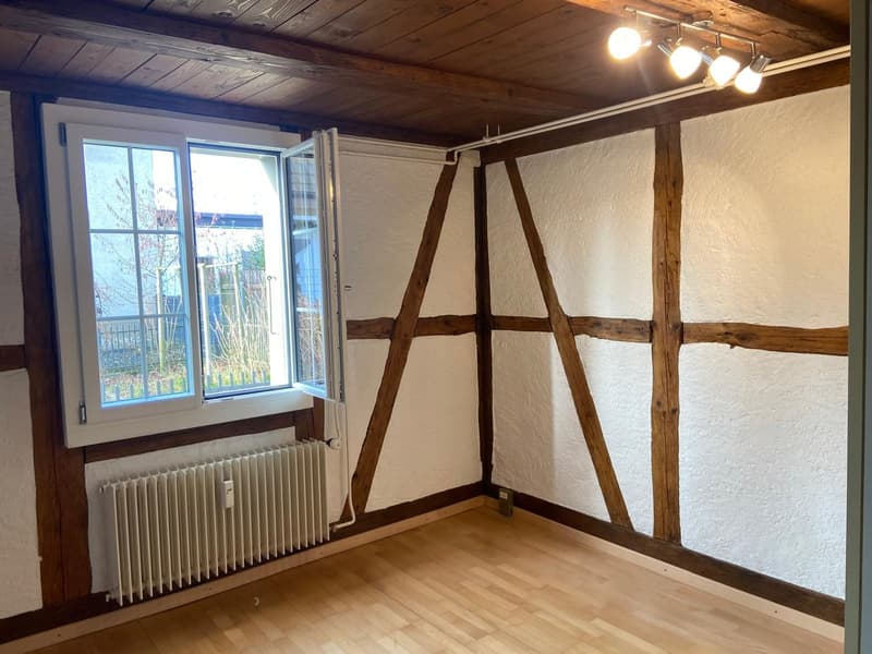Charmante 2.5-Zimmer-Altbauwohnung mit Terrasse in Subingen (9)