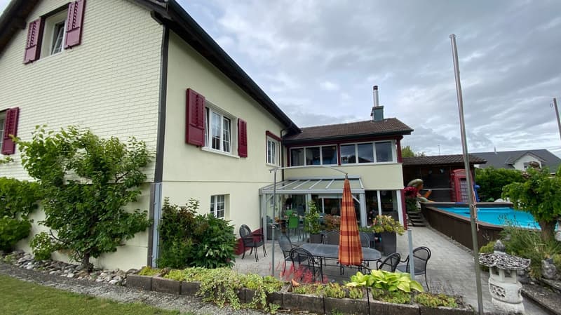 🌟 8-Zimmer-Einfamilienhaus mit Pool und vielseitigem Raumangebot in Niederbipp (5)