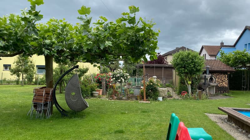 🌟 8-Zimmer-Einfamilienhaus mit Pool und vielseitigem Raumangebot in Niederbipp (3)