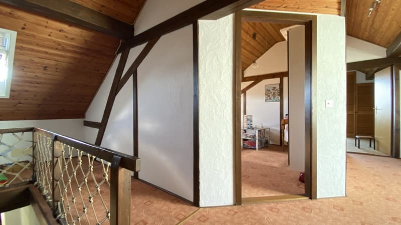 🌟 8-Zimmer-Einfamilienhaus mit Pool und vielseitigem Raumangebot in Niederbipp (14)