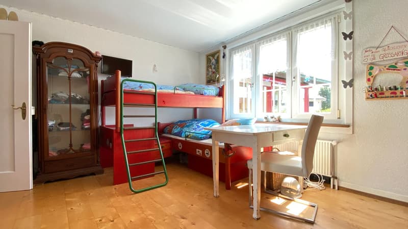 🌟 8-Zimmer-Einfamilienhaus mit Pool und vielseitigem Raumangebot in Niederbipp (12)