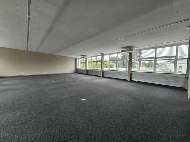 Espace commercial polyvalent à emplacement central (2)