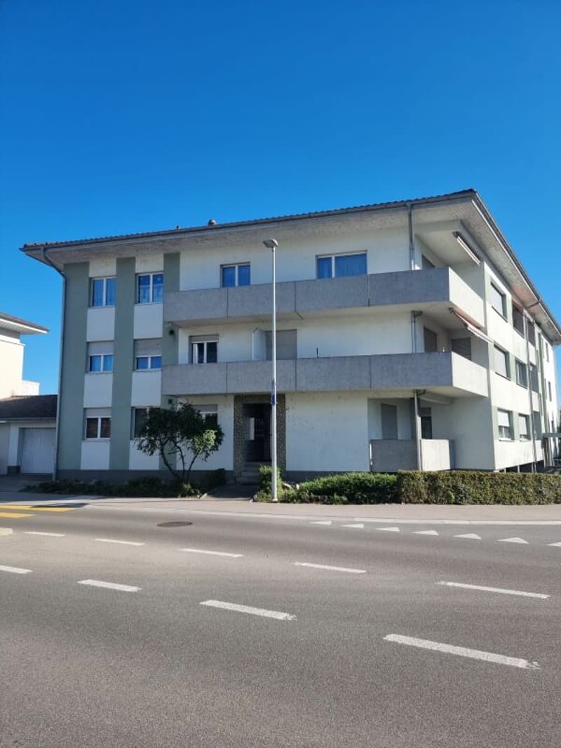 Appartement lumineux de 3,5 pièces à louer dans un emplacement central à Orpund (6)