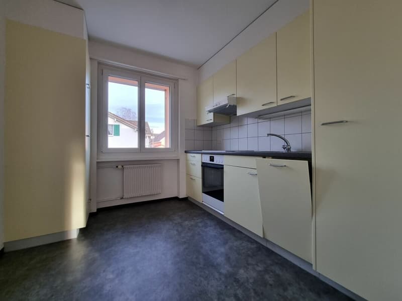 Appartement 3 pièces partiellement rénové avec balcon à Lengnau à louer (2)