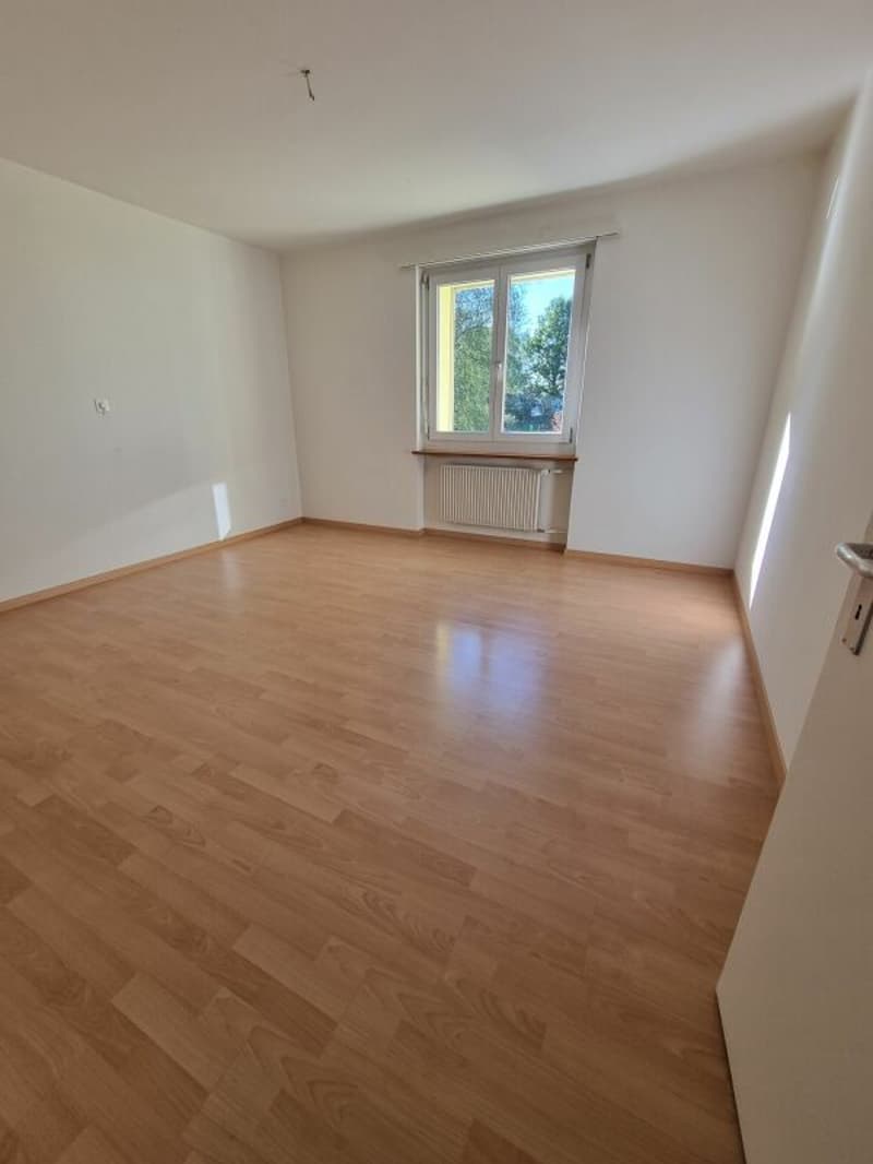 Appartement 3 pièces partiellement rénové avec balcon à Lengnau à louer (7)