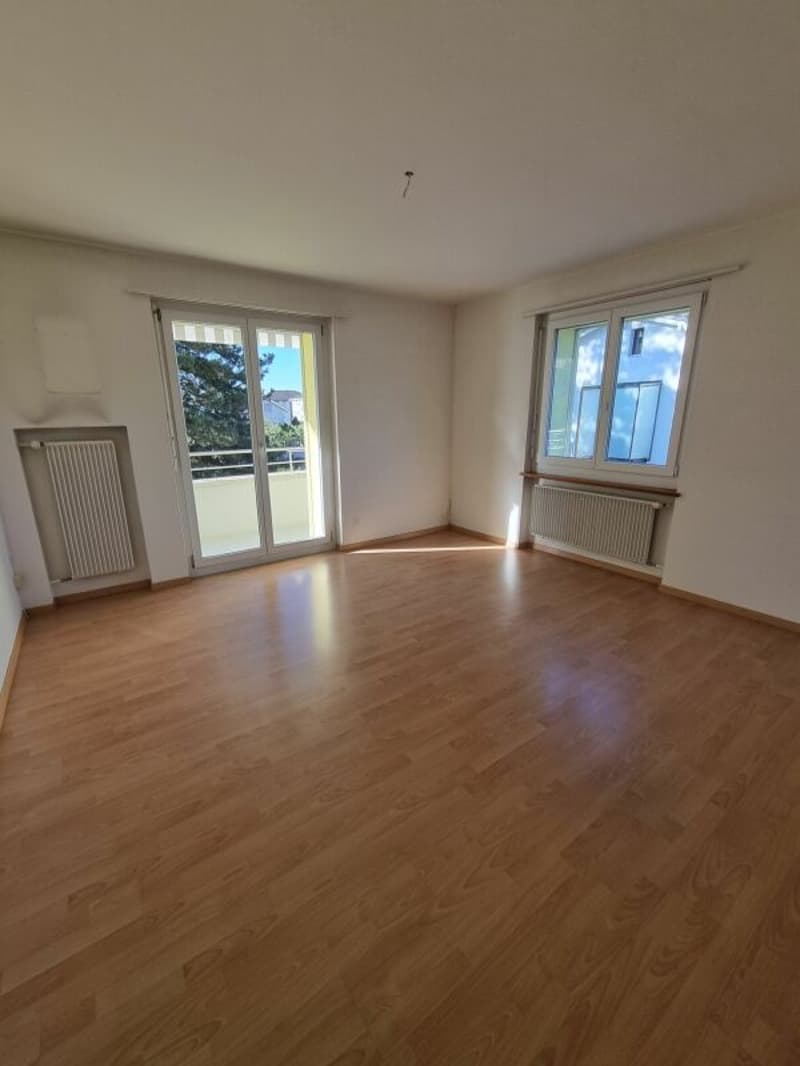 Appartement 3 pièces partiellement rénové avec balcon à Lengnau à louer (6)
