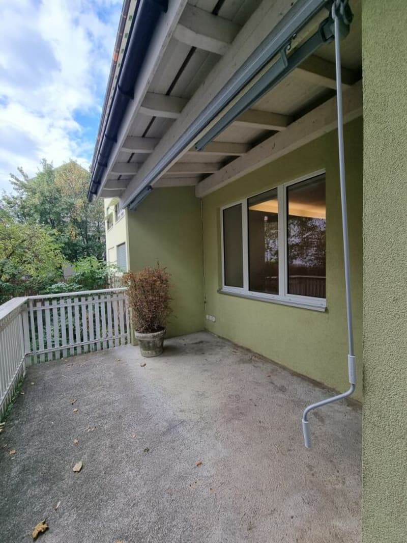 Appartement spacieux 4.5 pièces au rez-de-chaussée avec espace de séjour extérieur (9)