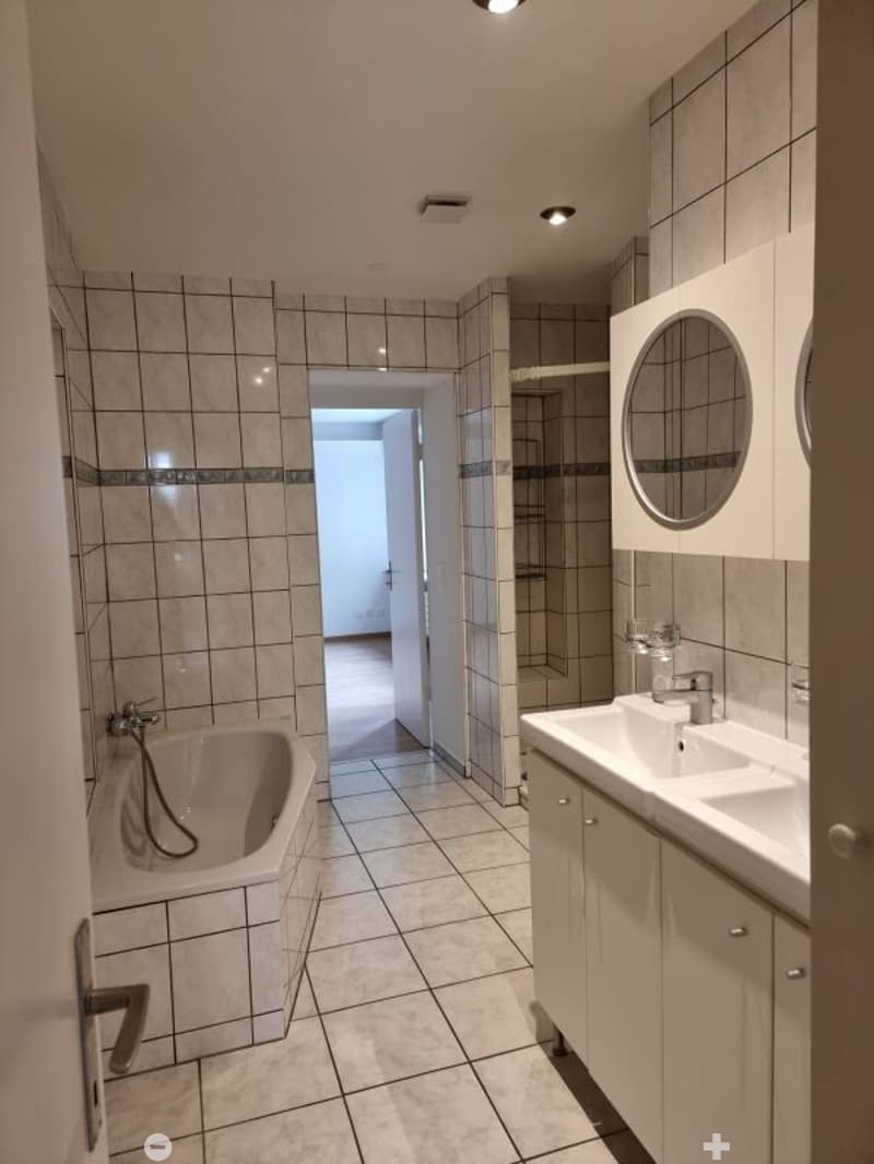 Grosszügige 4.5-Zimmer-Erdgeschosswohnung mit Aussensitzplatz (7)