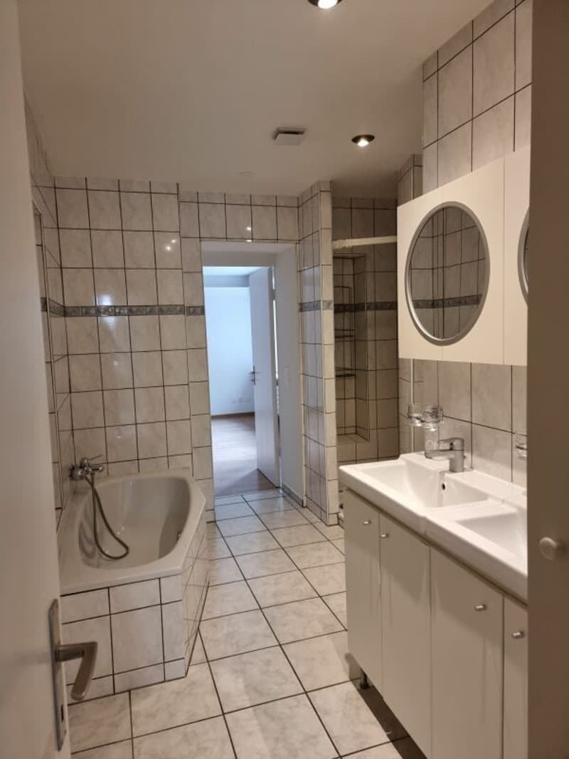 Appartement spacieux 4.5 pièces au rez-de-chaussée avec espace de séjour extérieur (7)