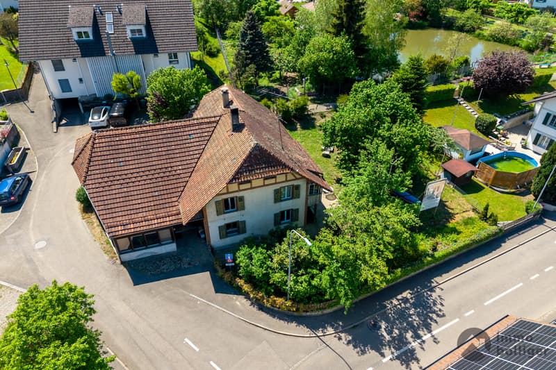 Charming residential house with barn and building land reserve (12)