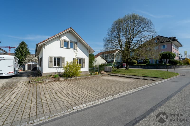 Well-maintained single-family house with garden paradise (8)