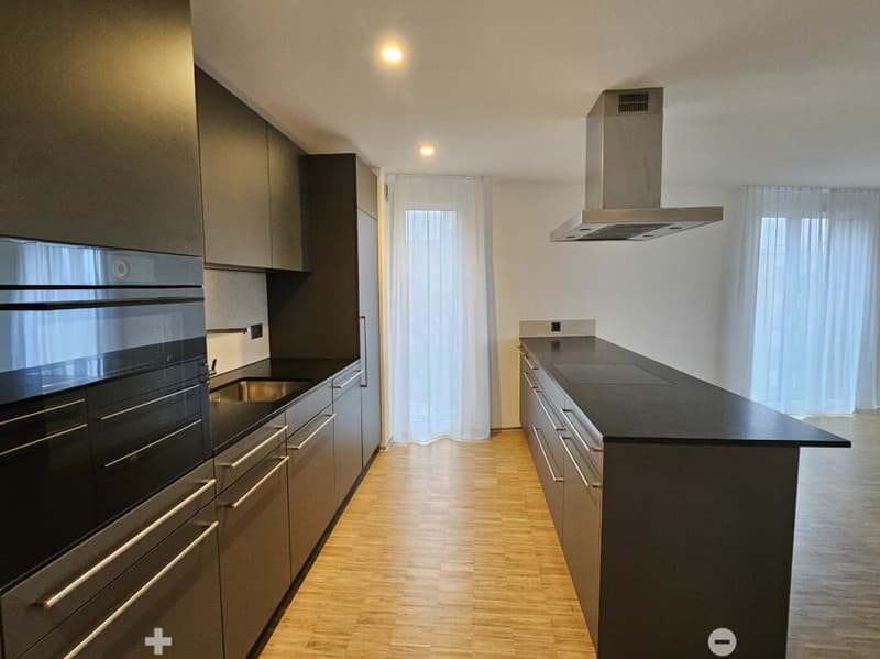 Wohnung mit 4.5 Zimmern im 5. Stock (5)