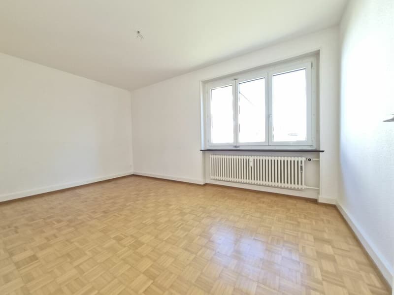 Three-room apartment on the ground floor (5)