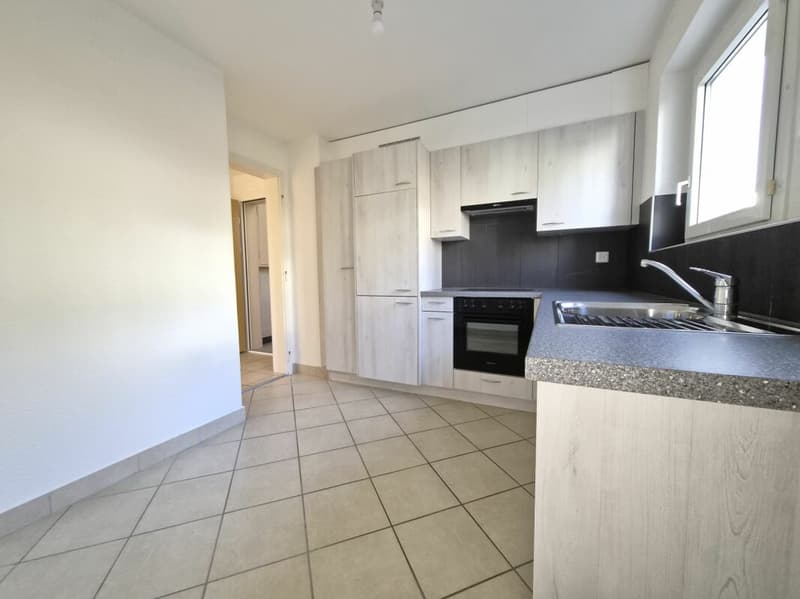 Three-room apartment on the ground floor (2)