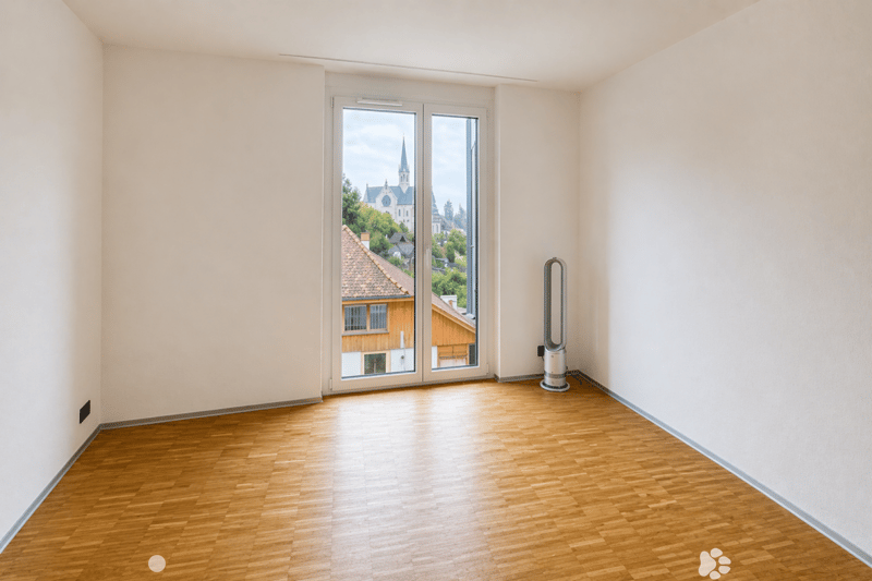 Wohnung mit 4.5 Zimmern im 4. Stock (3)