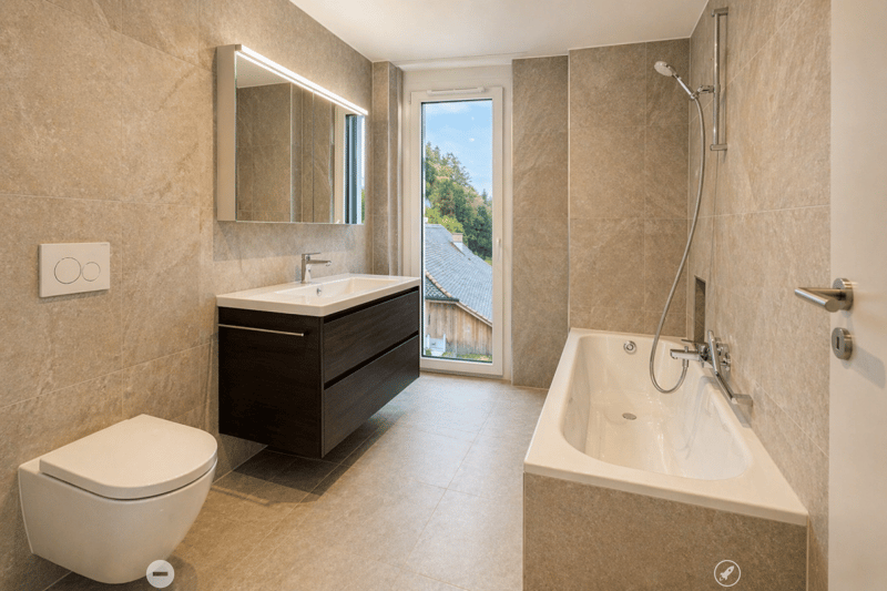 Wohnung mit 4.5 Zimmern im 4. Stock (4)