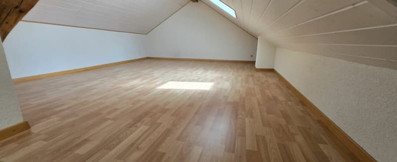 Wohnung mit 4.5 Zimmern im 1. Stock (1)