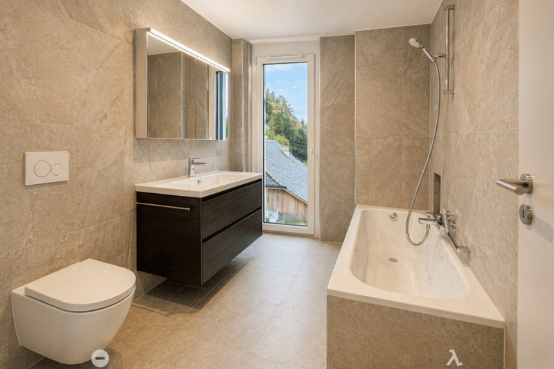Wohnung mit 4.5 Zimmern im 4. Stock (4)