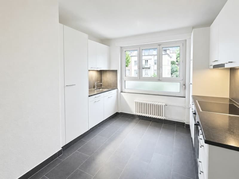 Spacieux ! Appartement de 3.0 pièces avec vue sur la ville (1)