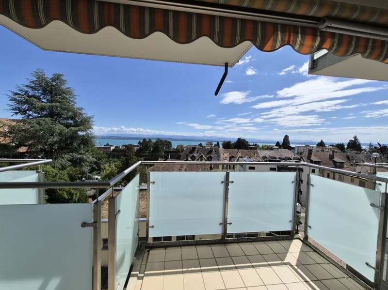 Studio rénové avec encadrement et vue sur le lac copie (8)