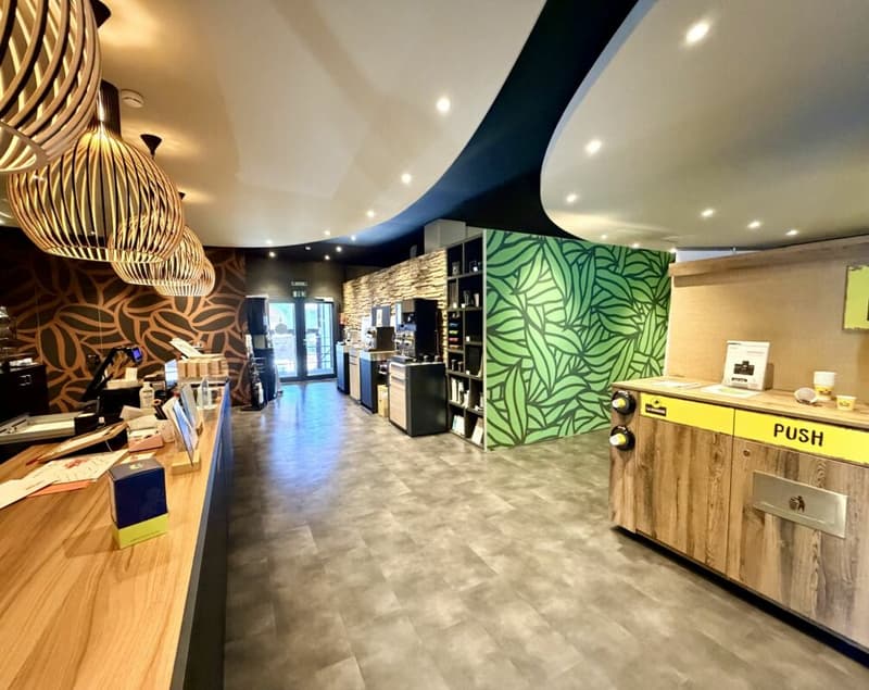 Idéalement situé ! Local commercial de 209m² et dépôt de 65m² (1)