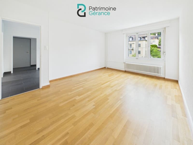 Spacieux ! Appartement de 3.0 pièces avec vue sur la ville (5)