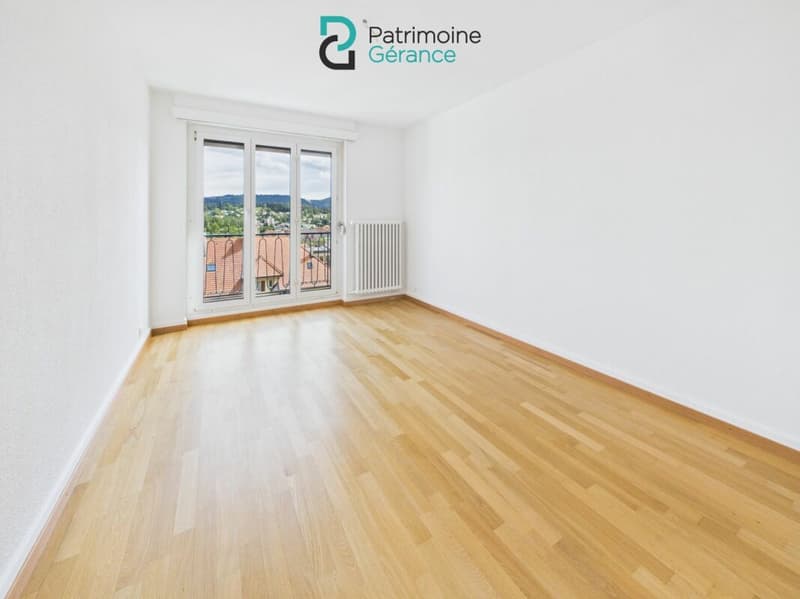 Spacieux ! Appartement de 3.0 pièces avec vue sur la ville (6)