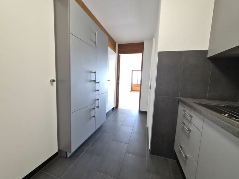 Studio rénové avec encadrement et vue sur le lac au 3ème étage (5)