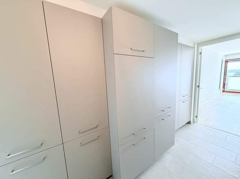 Studio rénové avec encadrement et vue sur le lac au 4ème étage (4)