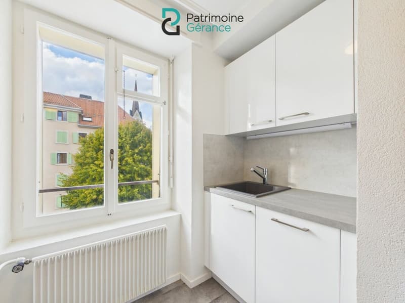 APPARTEMENT DE 4.0 PIÈCES RÉNOVÉ, LUMINEUX ET PROCHE DES COMMODITÉS (2)