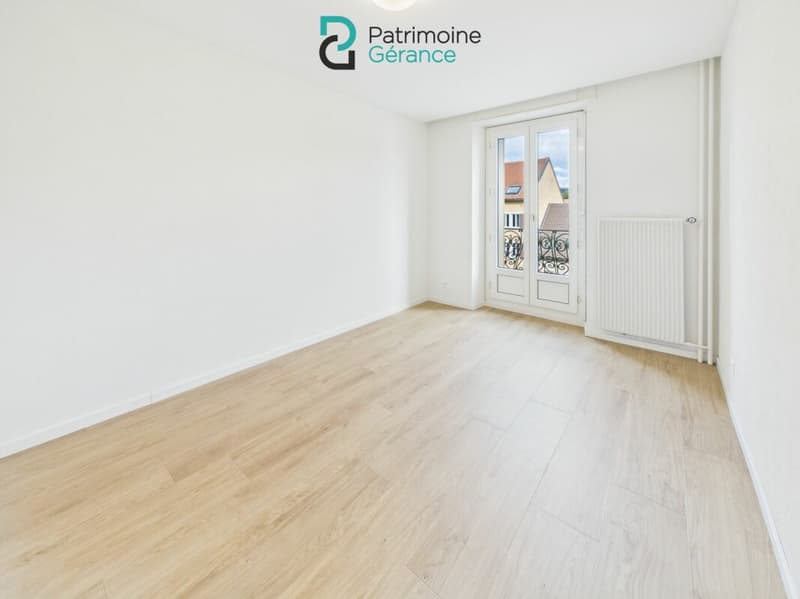 APPARTEMENT DE 4.0 PIÈCES RÉNOVÉ, LUMINEUX ET PROCHE DES COMMODITÉS (6)
