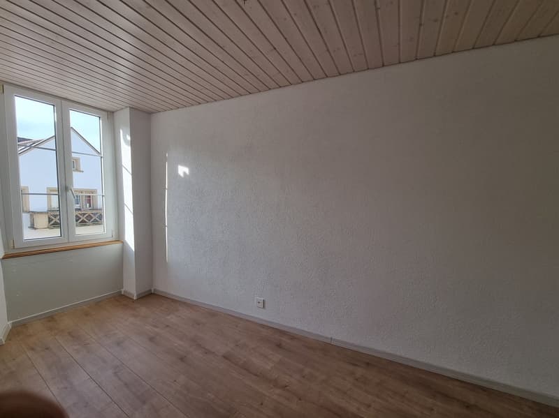 empty room, wooden floor, white walls, window, power outlet