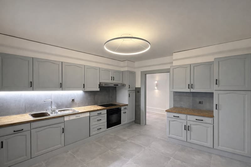 Beautiful renovated 4-room apartment on the 1st floor with balcony and communal garden (1)