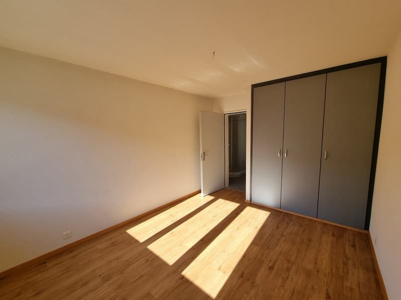 Spacious 4.5-room apartment with balcony in Couvet (11)