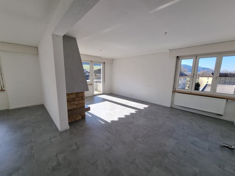 Spacious 4.5-room apartment with balcony in Couvet (5)