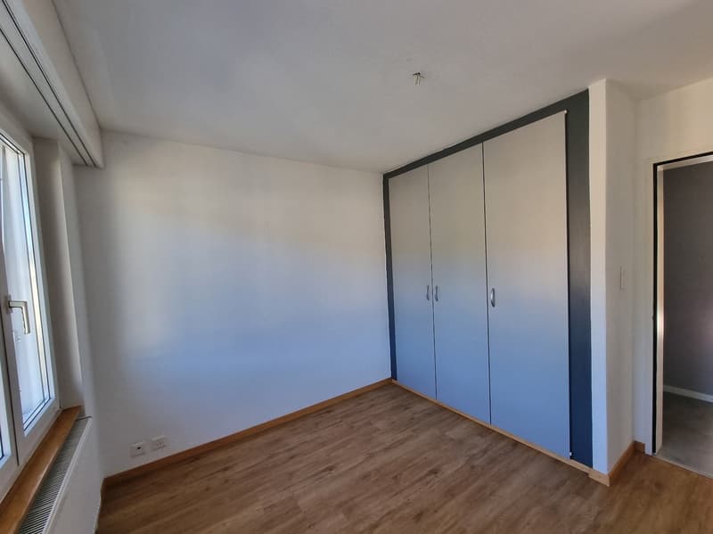 Spacious 4.5-room apartment with balcony in Couvet (10)